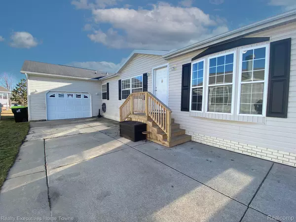 MI 48044,45164 Catalpa Blvd