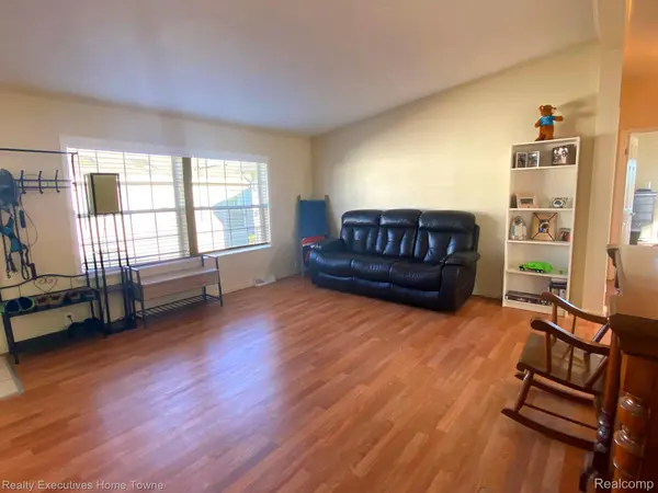 MI 48044,45164 Catalpa Blvd