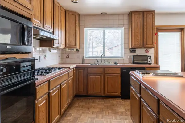 Livonia, MI 48150,9411 BUTWELL ST