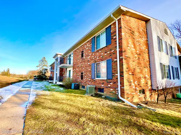 MI 48304,433 FOX HILLS DR S #8