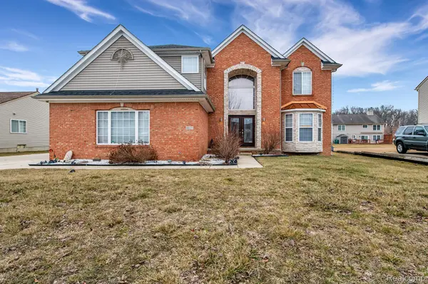 6827 ANNA DR, Belleville, MI 48111