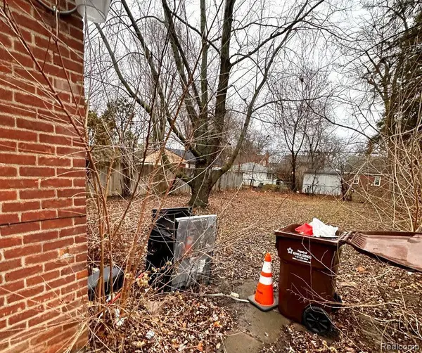 Redford, MI 48239,7710 DACOSTA