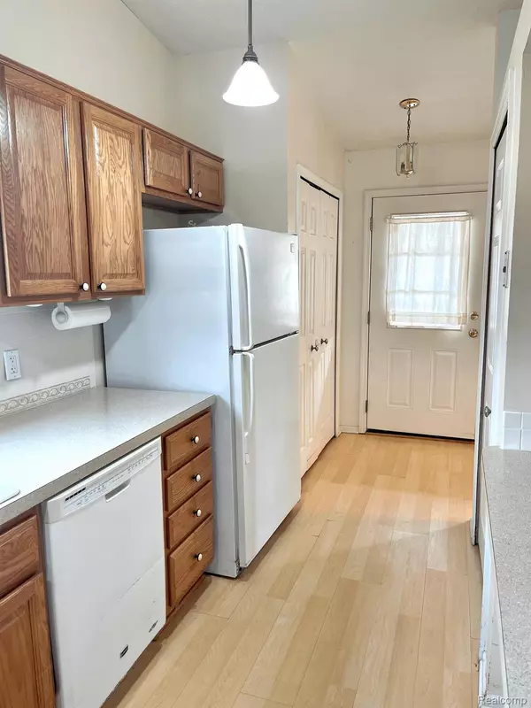 South Lyon, MI 48178,25111 HAMILTON  CT #6