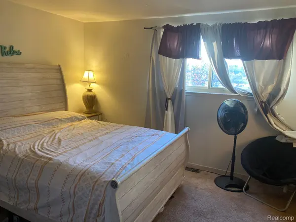 Taylor, MI 48180,23360  Baker