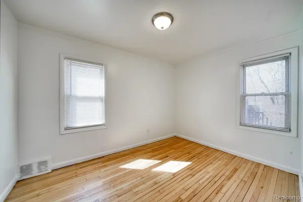 Redford, MI 48239,8035 CHATHAM