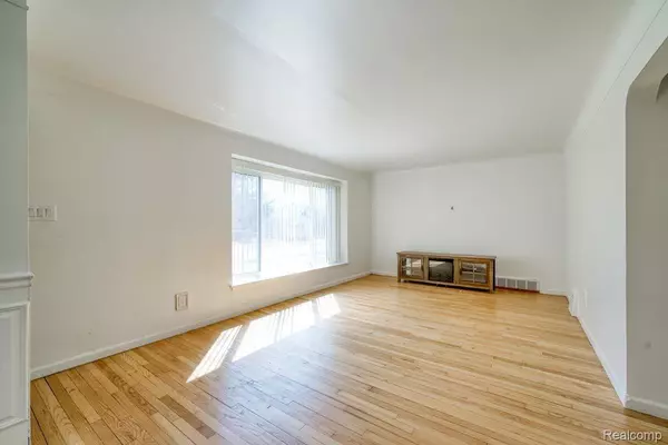 Redford, MI 48239,8035 CHATHAM