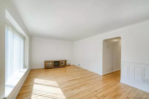 Redford, MI 48239,8035 CHATHAM