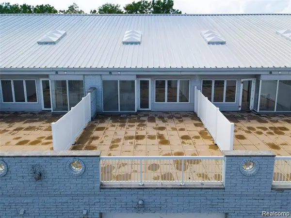 Harrison Twp, MI 48045,53 SEA RAY BLVD