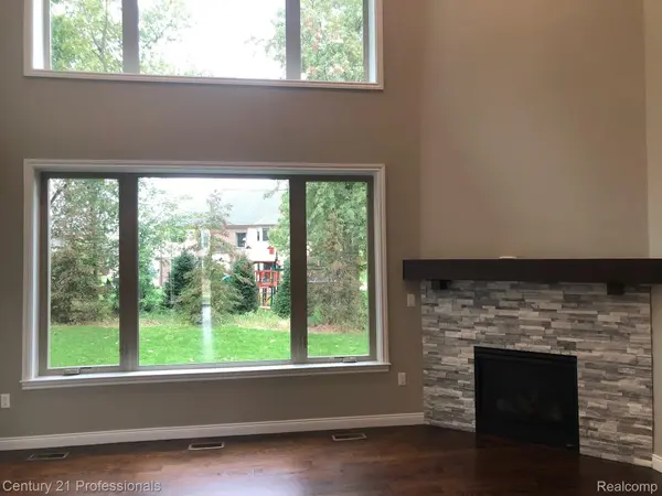 Troy, MI 48085,2790 E WATTLES RD