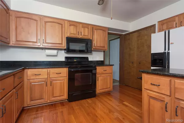 Rochester Hills, MI 48306,1732 KILBURN RD N