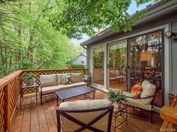 Farmington Hills, MI 48334,28695 VENICE CT