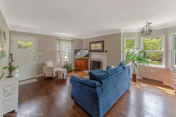 Grosse Pointe Woods, MI 48236,1464 BRYS DR