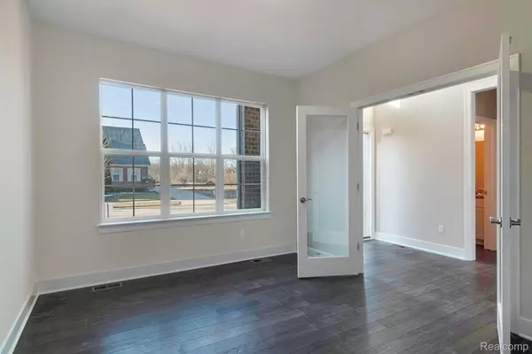 Belleville, MI 48111,14074 RED OAK DR