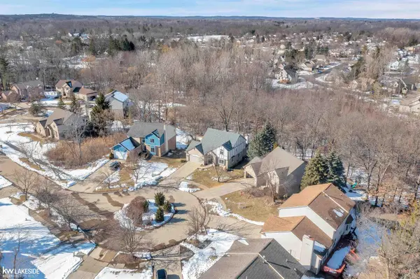 West Bloomfield, MI 48324,6028 Jennifer Crescent