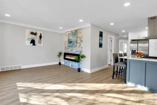 Harper Woods, MI 48225,19669 Lochmoor St