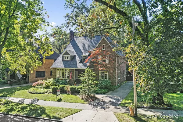 1620 Mackinaw RD SE, East Grand Rapids, MI 49506