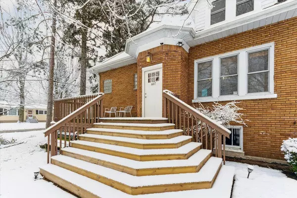 607 W Indiana ST, New Buffalo, MI 49117