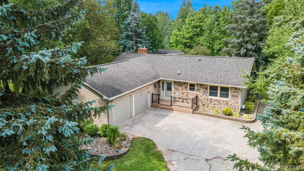 10436 HALSEY RD, Grand Blanc, MI 48439