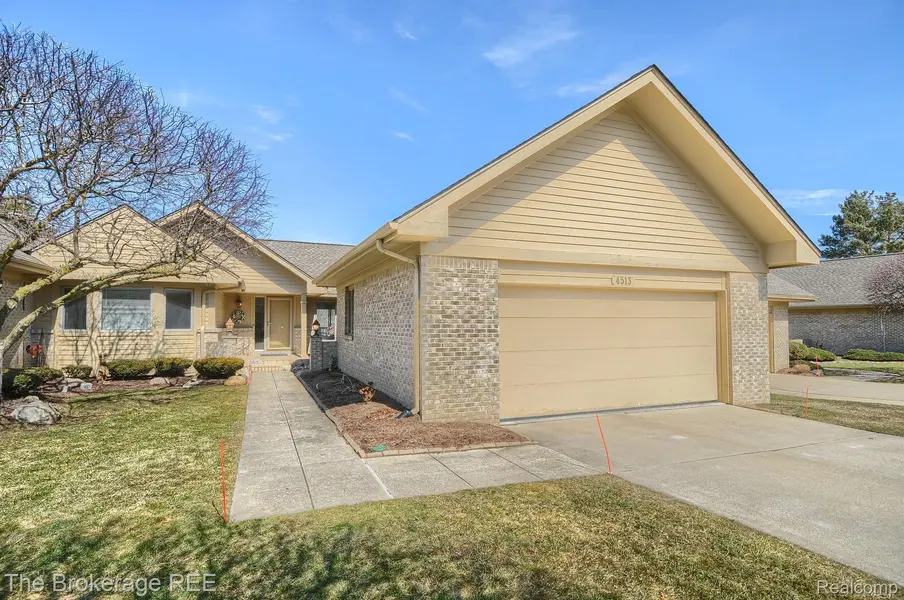 4513 RAVENWOOD DR, Grand Blanc, MI 48439