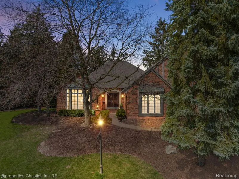 5587 PINE BROOKE, Bloomfield Hills, MI 48304