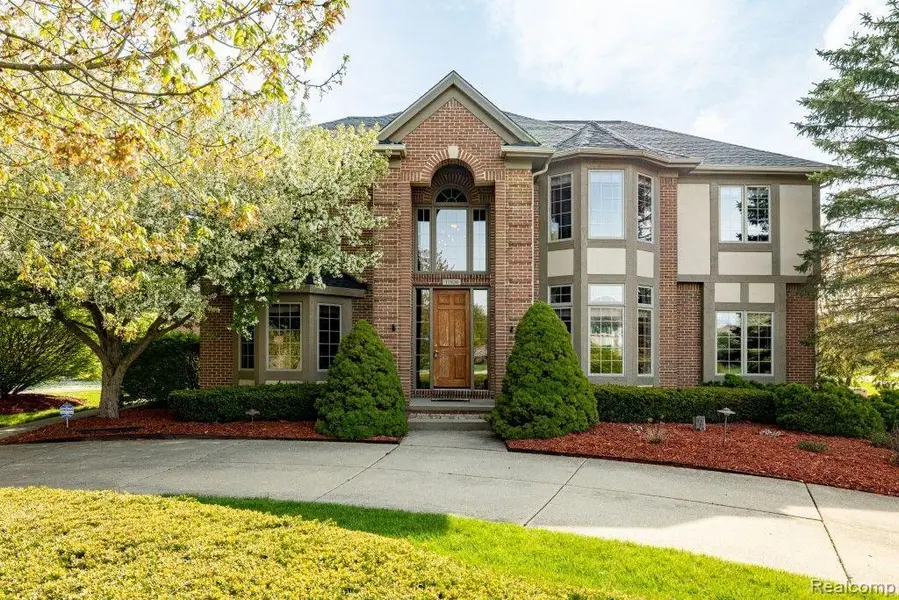 11920 CHANDLER DR, Plymouth, MI 48170