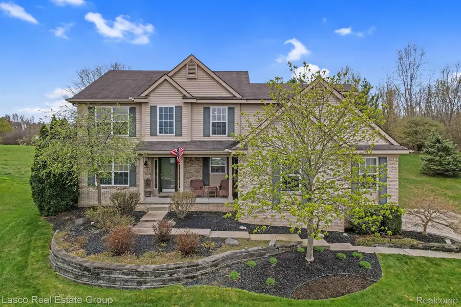 6245 LISMORE CIR, Grand Blanc, MI 48439