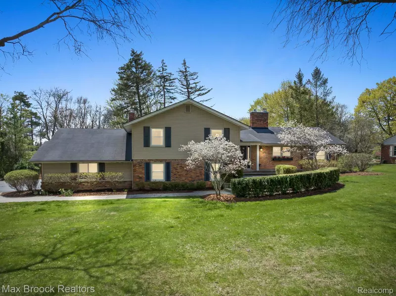 1072 SATTERLEE RD, Bloomfield Hills, MI 48304