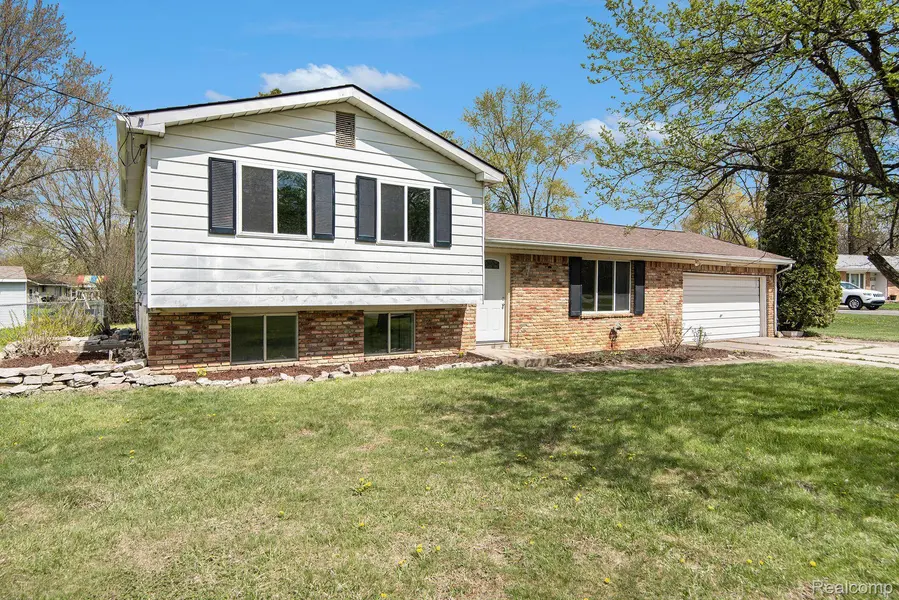 7009 PERRY RD, Grand Blanc, MI 48439