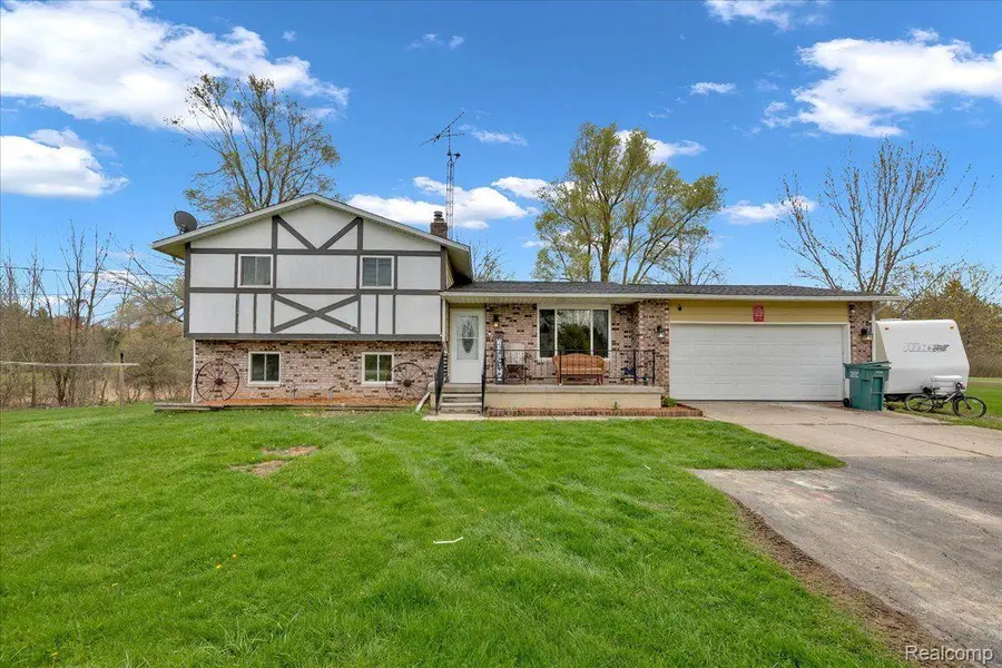 12324 MOUNT MORRIS RD, Columbiaville, MI 48421