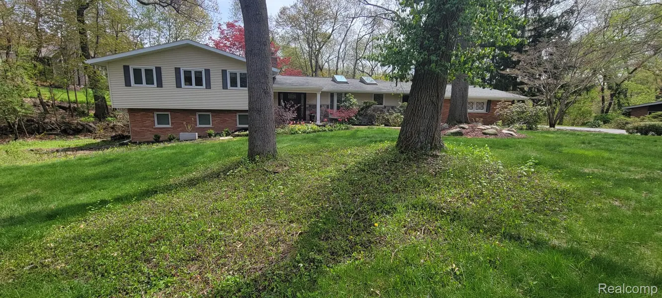 4979 MALIBU DR, Bloomfield Hills, MI 48302