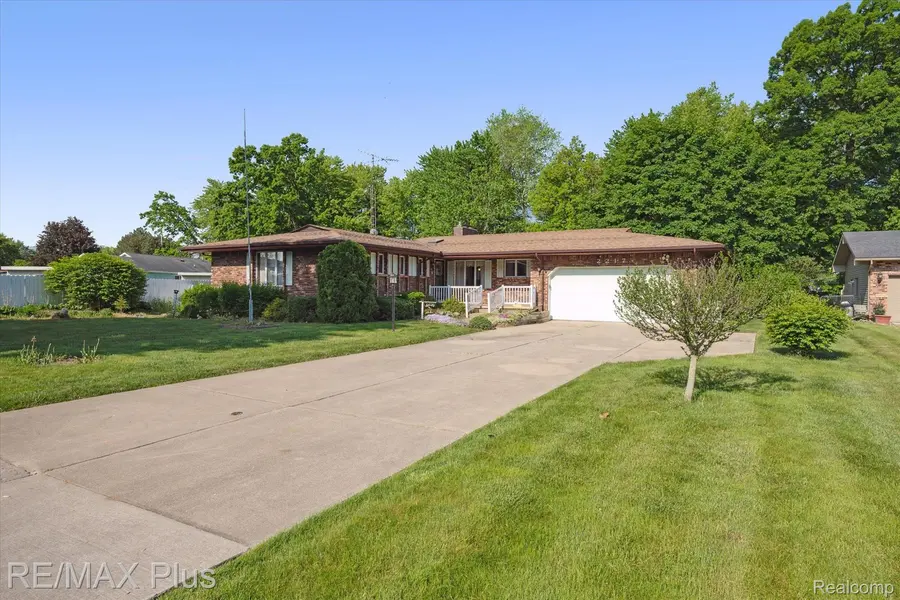2217 WINDING WAY DR, Davison, MI 48423