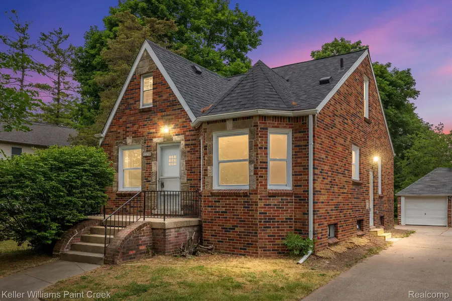 2371 SOUTHAMPTON AVE, Grand Blanc, MI 48507