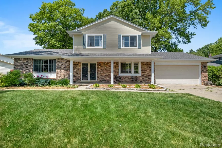 5258 MOCERI LN, Grand Blanc, MI 48439