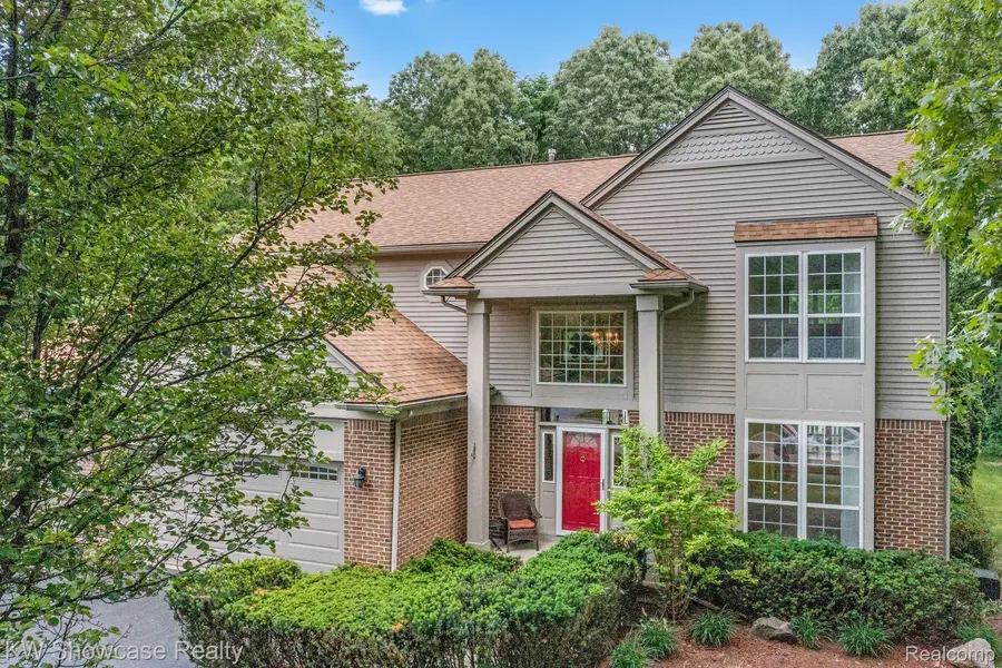 2045 WOODRIDGE, Highland, MI 48357