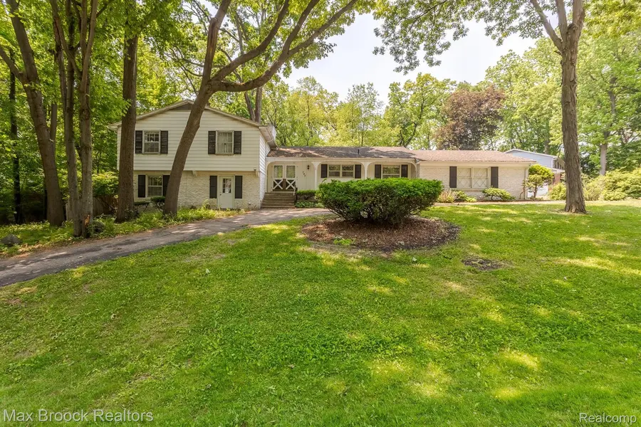 745 HAWTHORNE DR, Bloomfield Hills, MI 48304