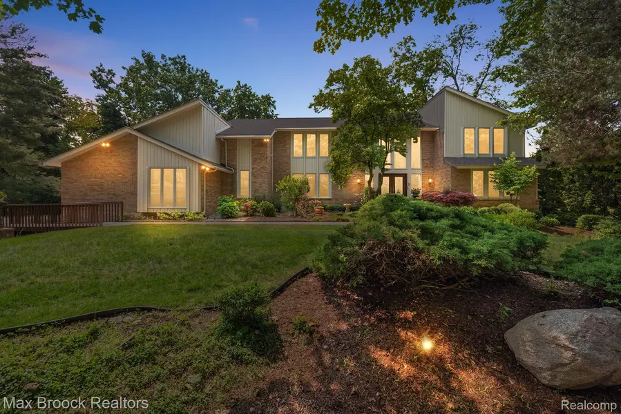 1185 COPPERWOOD DR, Bloomfield Hills, MI 48302