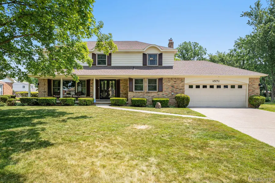 1571 APPLE CREEK TRL, Grand Blanc, MI 48439