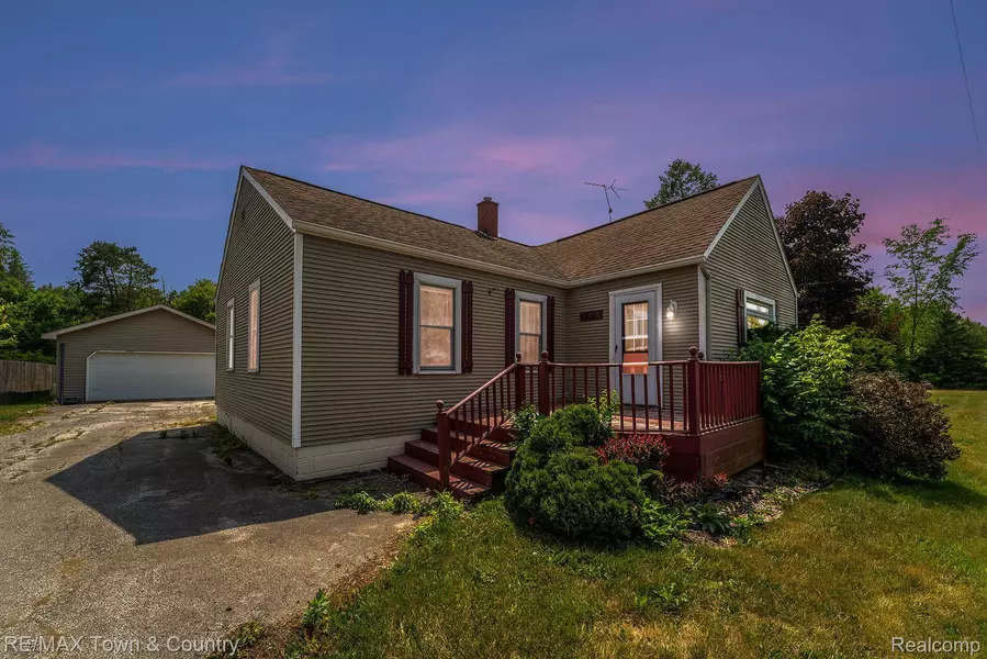 7513 W COLDWATER RD, Flushing, MI 48433