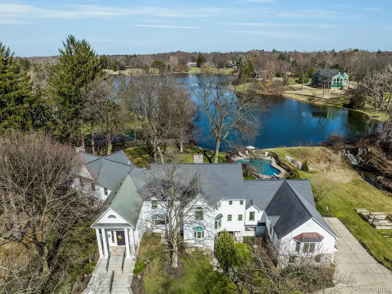 1780 KENSINGTON RD, Bloomfield Hills, MI 48304