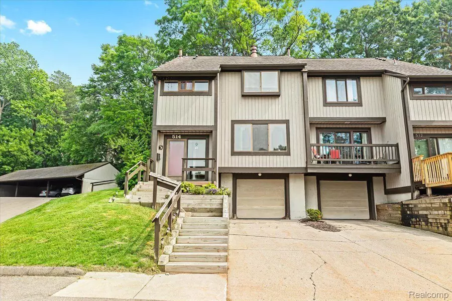 514 VICTORIA SQ, Brighton, MI 48116