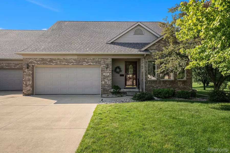 2231 CHASE POINT, Flushing, MI 48433