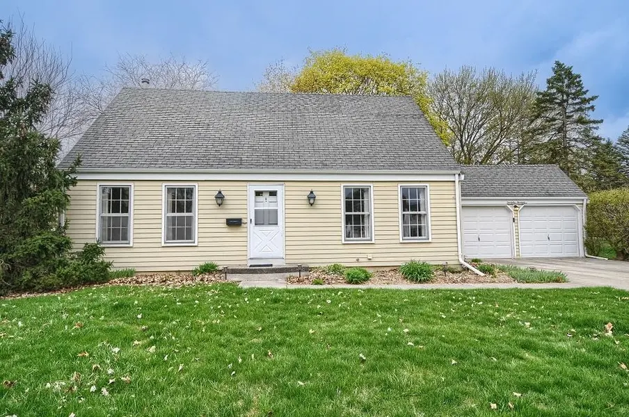 3121 Kingsbrook Dr, Flushing, MI 48433