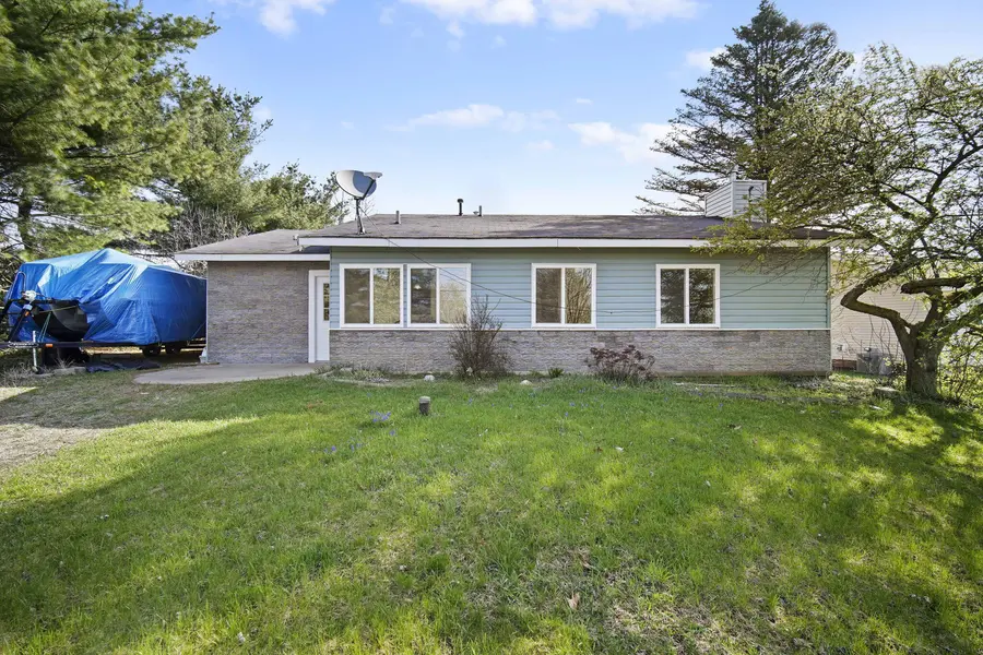 310 Nottingham DR, Brooklyn, MI 49230