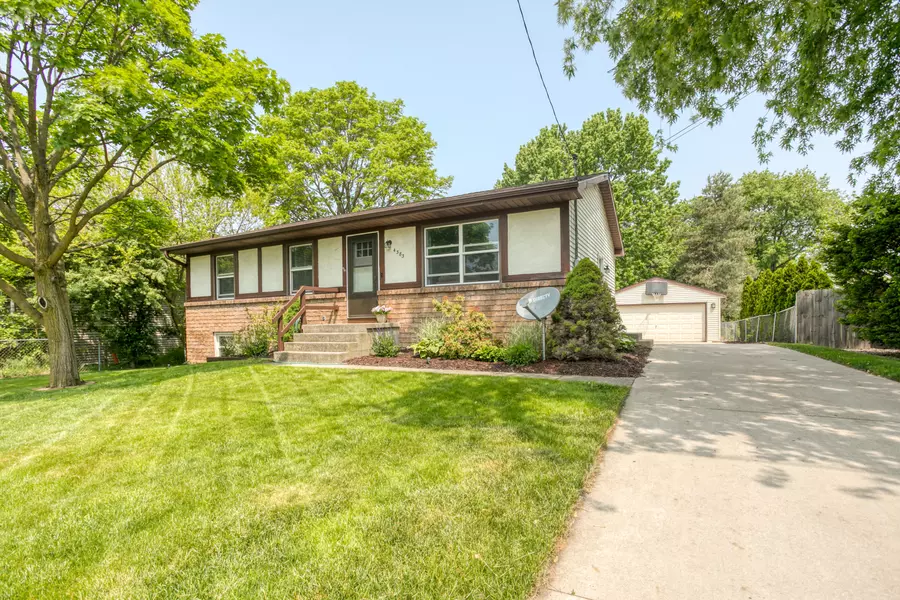 4383 40th ST SW, Grandville, MI 49418