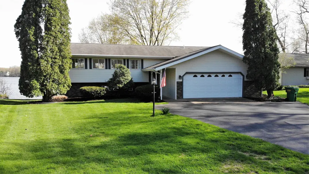 61840 Bayshore DR, Sturgis, MI 49091