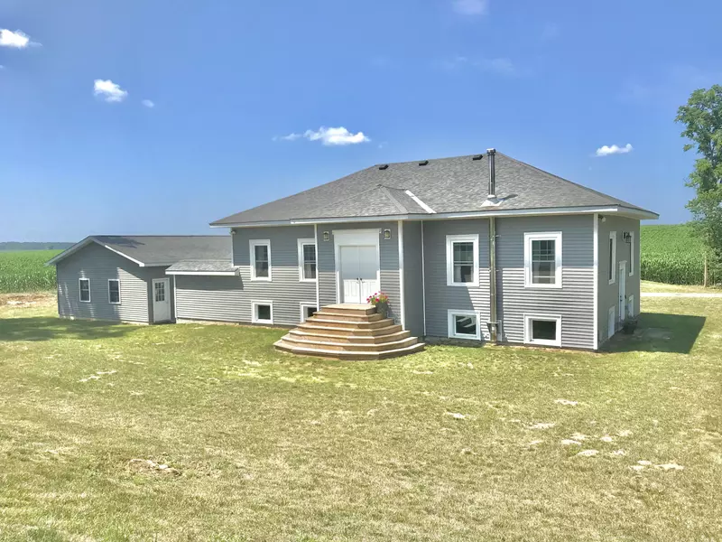 21483 Mintdale RD, Sturgis, MI 49091