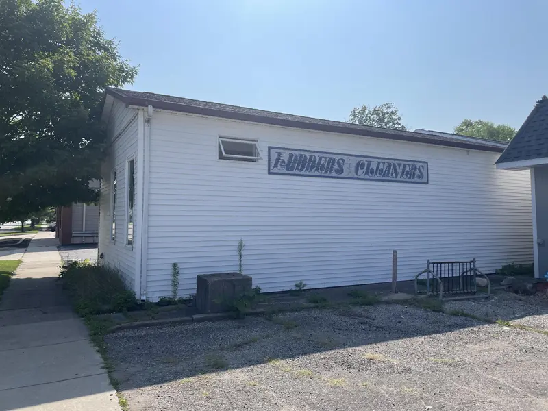 303 E Chicago RD, Sturgis, MI 49091