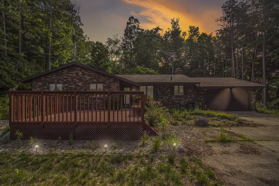 2945 Chamberlain RD, Buchanan, MI 49107