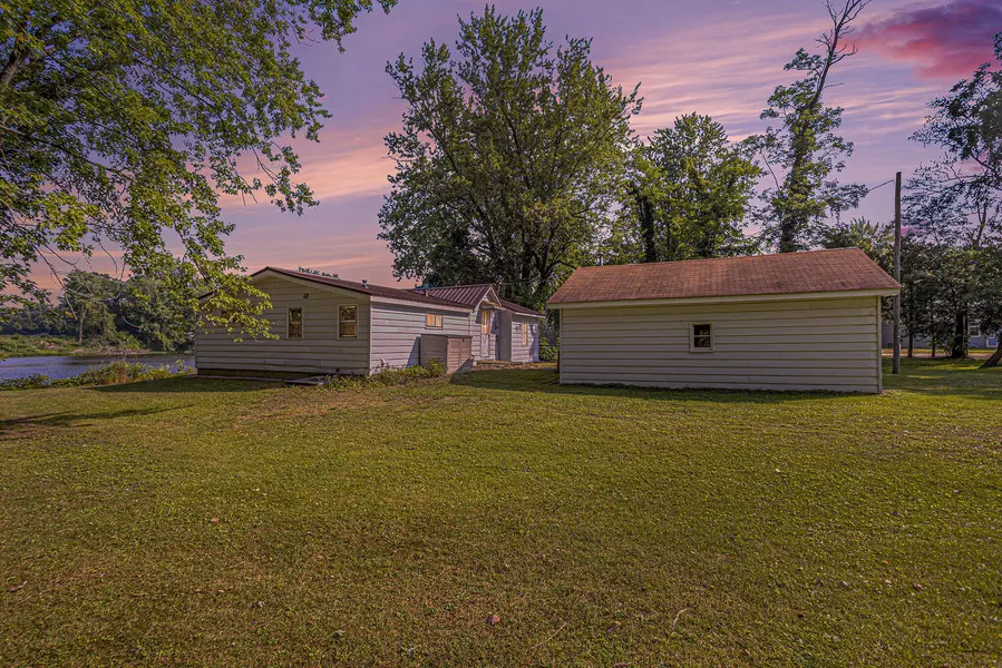 285 W Water ST, Constantine, MI 49042