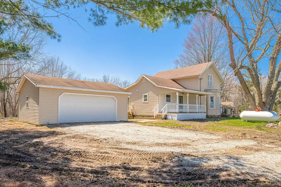 2118 Madron Lake RD, Buchanan, MI 49107